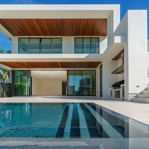 Chalet Independiente con Piscina Privada y Jardín en Valencia